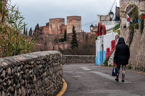 Foto profissional grátis de andando, asfalto, complexo de alhambra