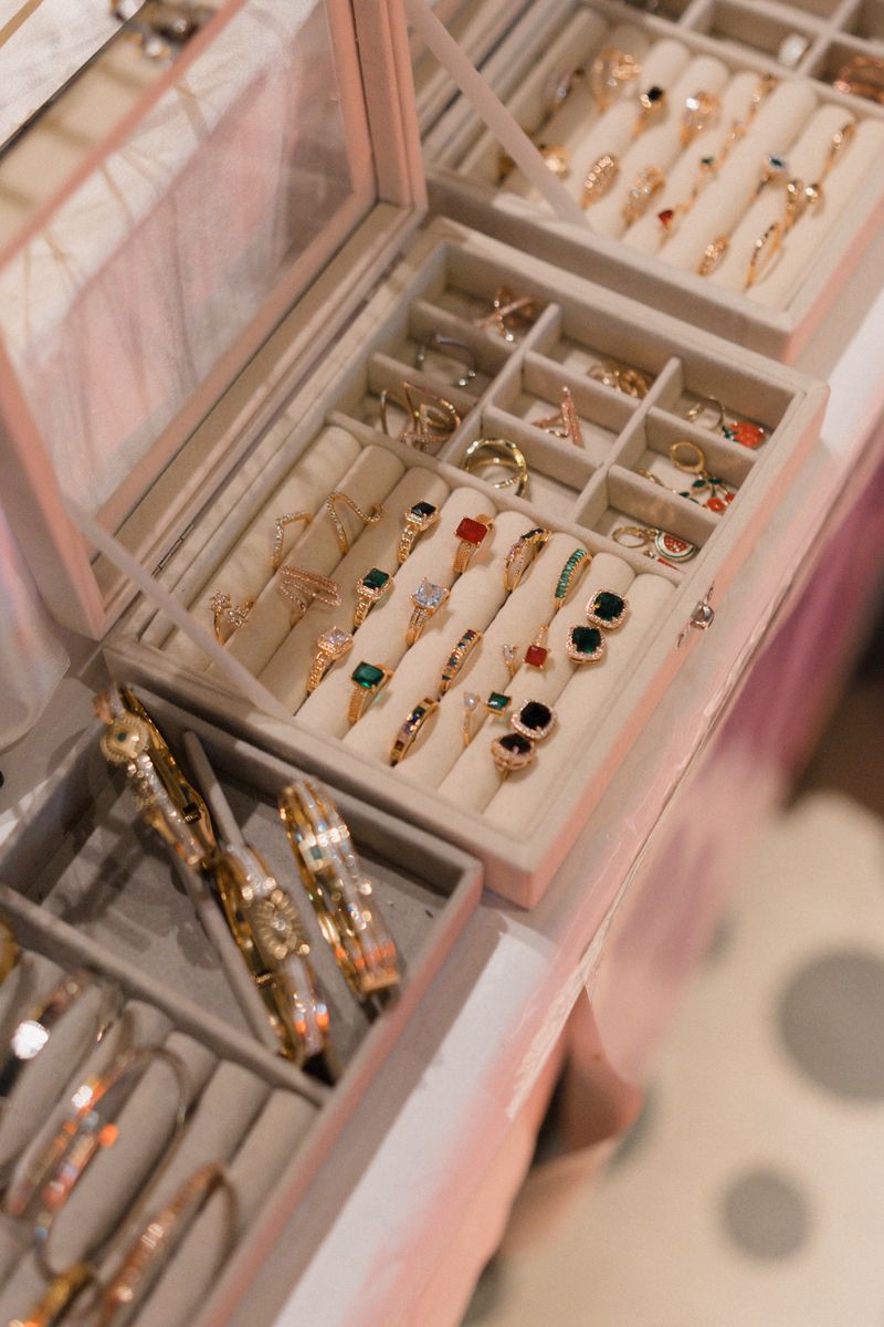 Vintage-style jewelry boxes with rings