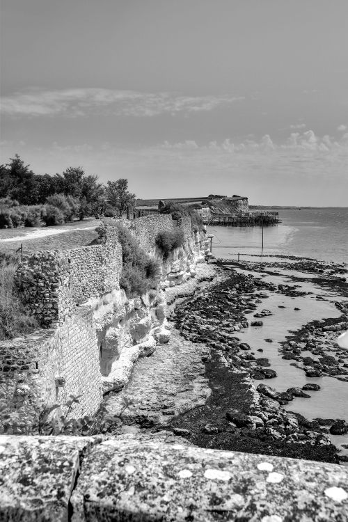 Free Explore the stunning cliffs and rocky shore of Talmont-sur-Gironde, France Stock Photo