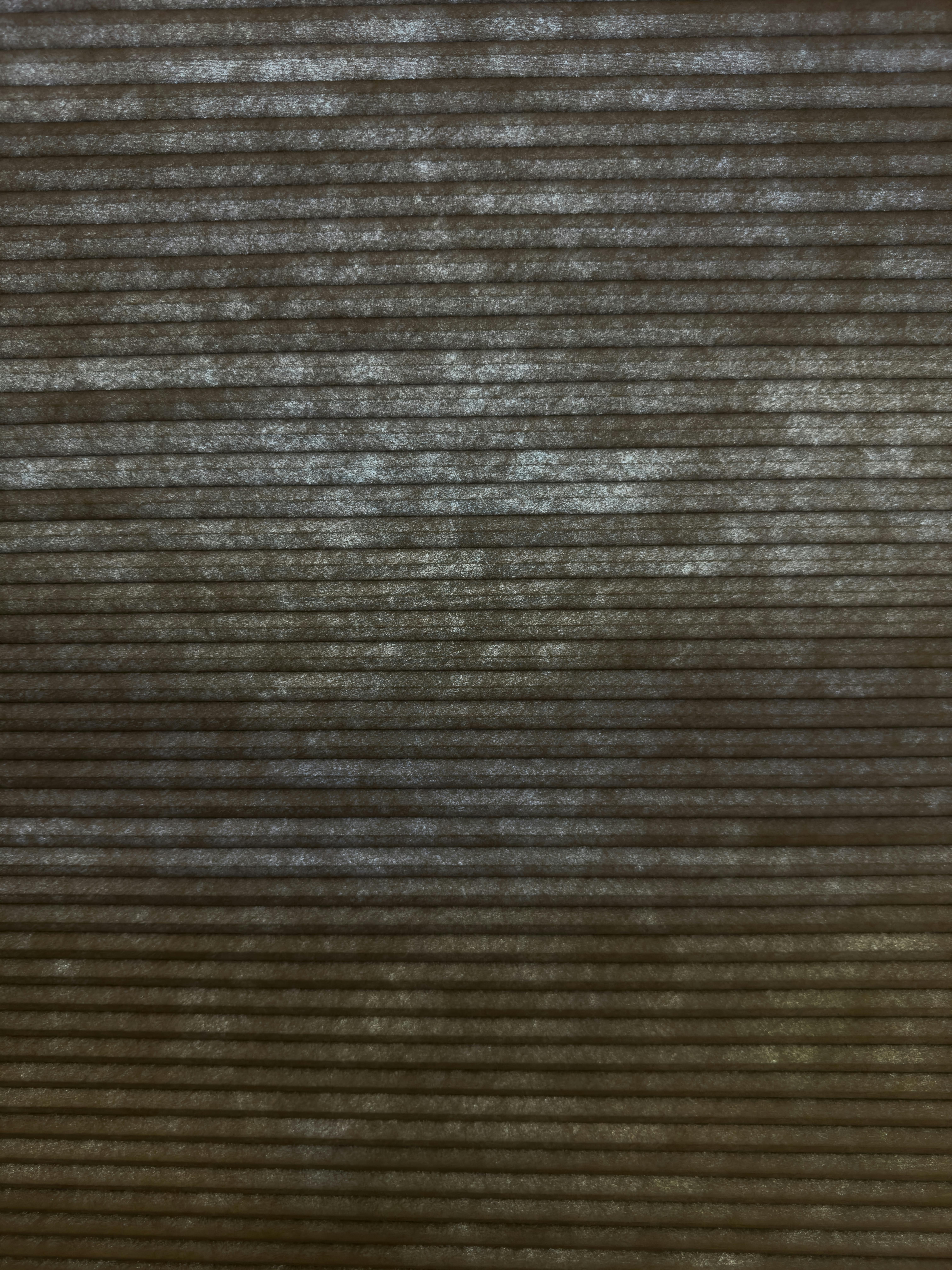Free Intricate rusty texture with vertical lines, showcasing an aged metallic pattern. Stock Photo