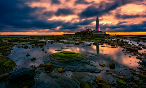 Günbatımı Sırasında Deniz Feneri
