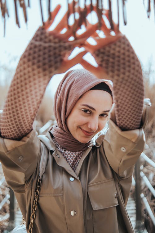 Základová fotografie zdarma na téma béžová bunda, bunda, hidžáb
