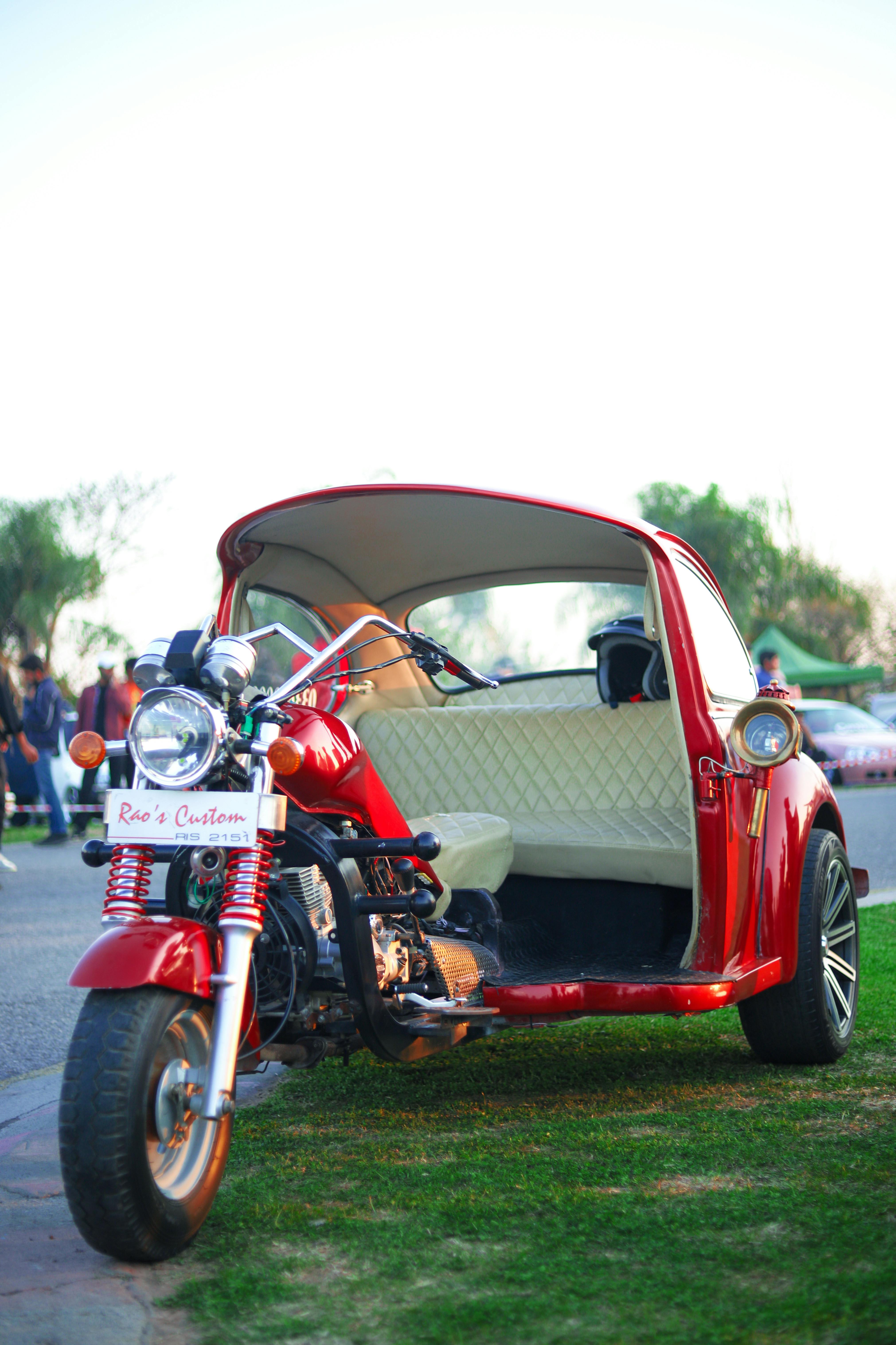 VIDEO: Supercaruri vs 5 modele BMW modificate! Cine este mai rapid într-o liniuță?