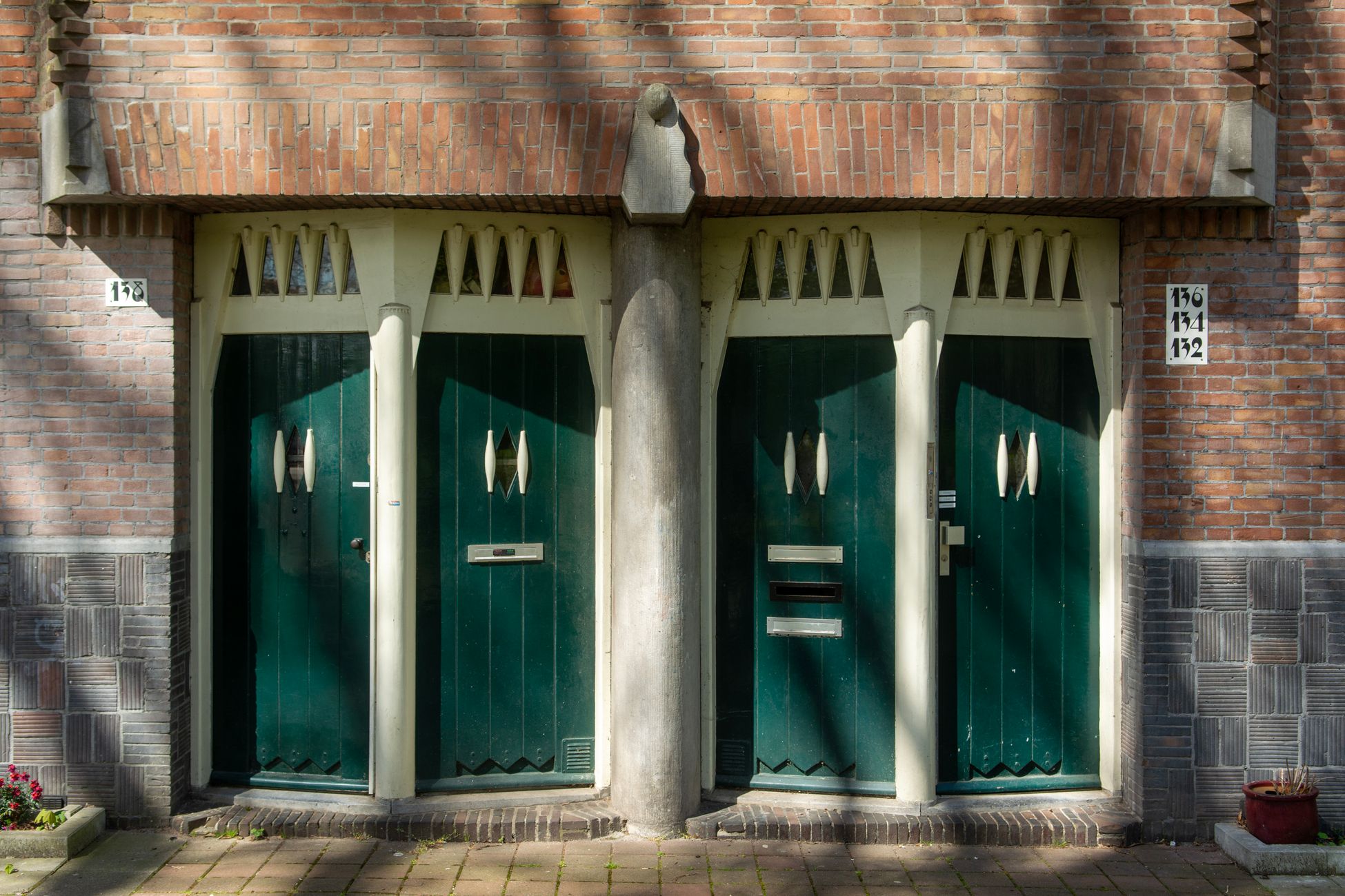 Volwassenen slaan minderjarige bij partycentrum Vinkeveen