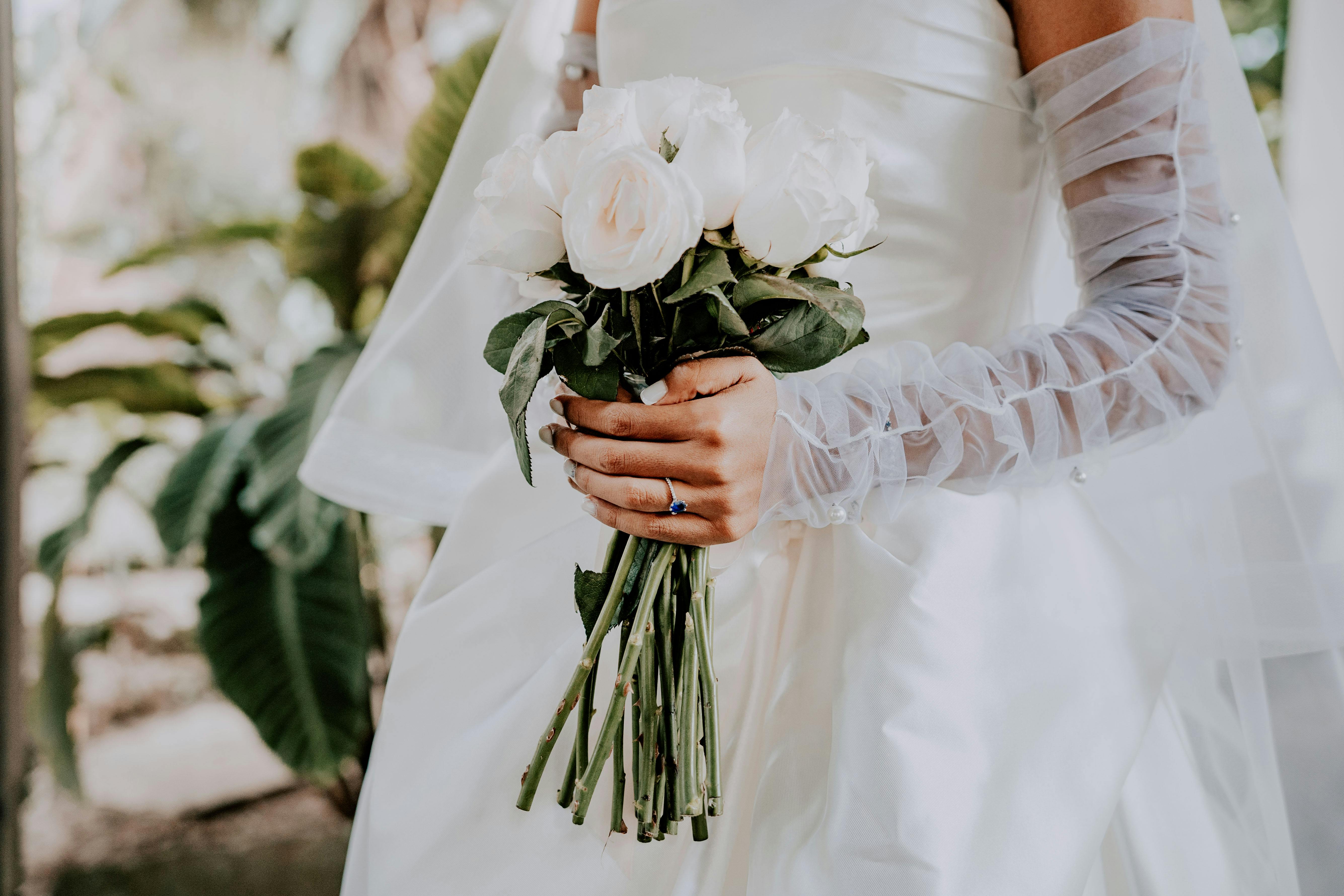 Downtown wedding event gives couples relaxed way to plan their big day — Photo by Hugo Martínez on Pexels