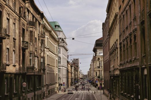 A vibrant street scene showcasing the historic architecture of Zagreb, Croatia's city center., free online jigsaw puzzle on JigsawPuzzlesFreeOnline.org