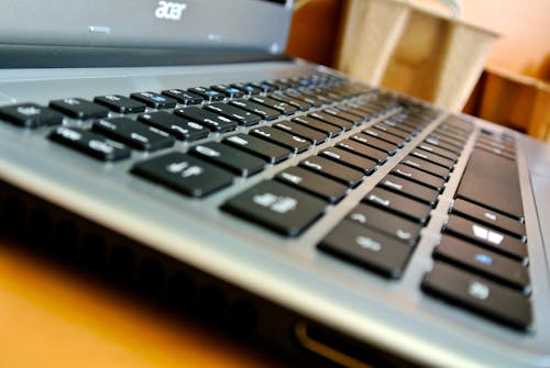 бесплатная ноутбук Acer серебристо черный Стоковое фото