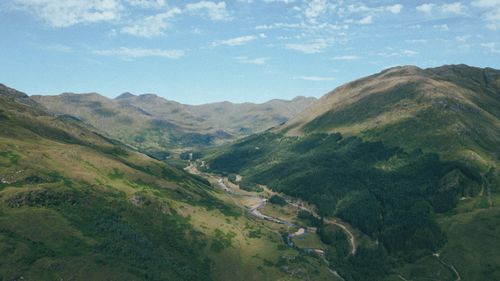Free A stunning aerial view of the lush green valleys and hills in the Scottish Highlands. Stock Photo