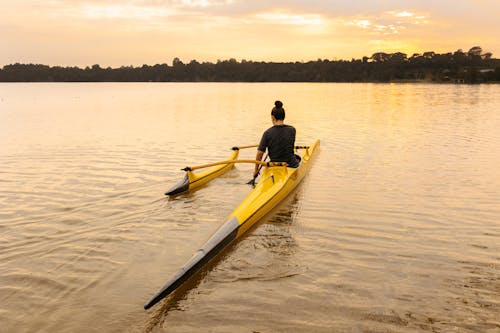 Foto d'estoc gratuïta de caiac, canoa, capvespre