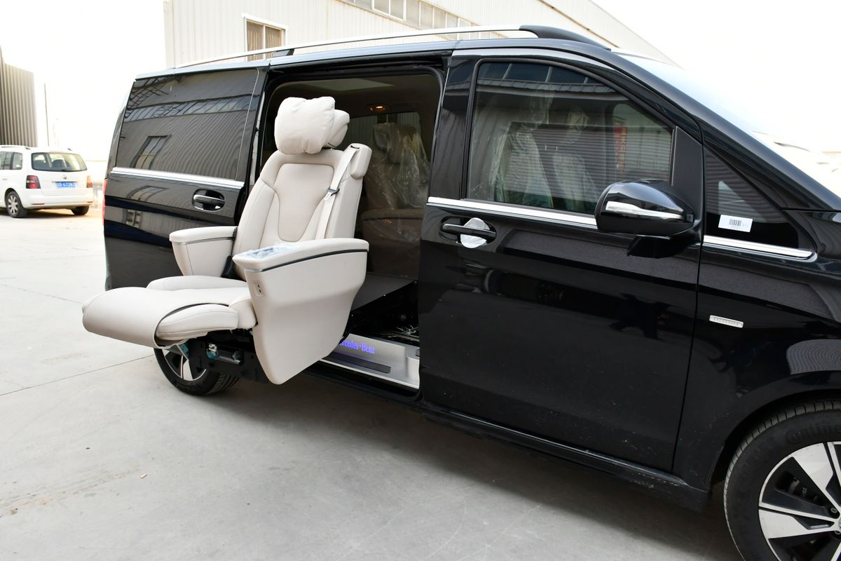 Mercedes V-Class VIP modifiye, uzatılmış beyaz deri koltuk