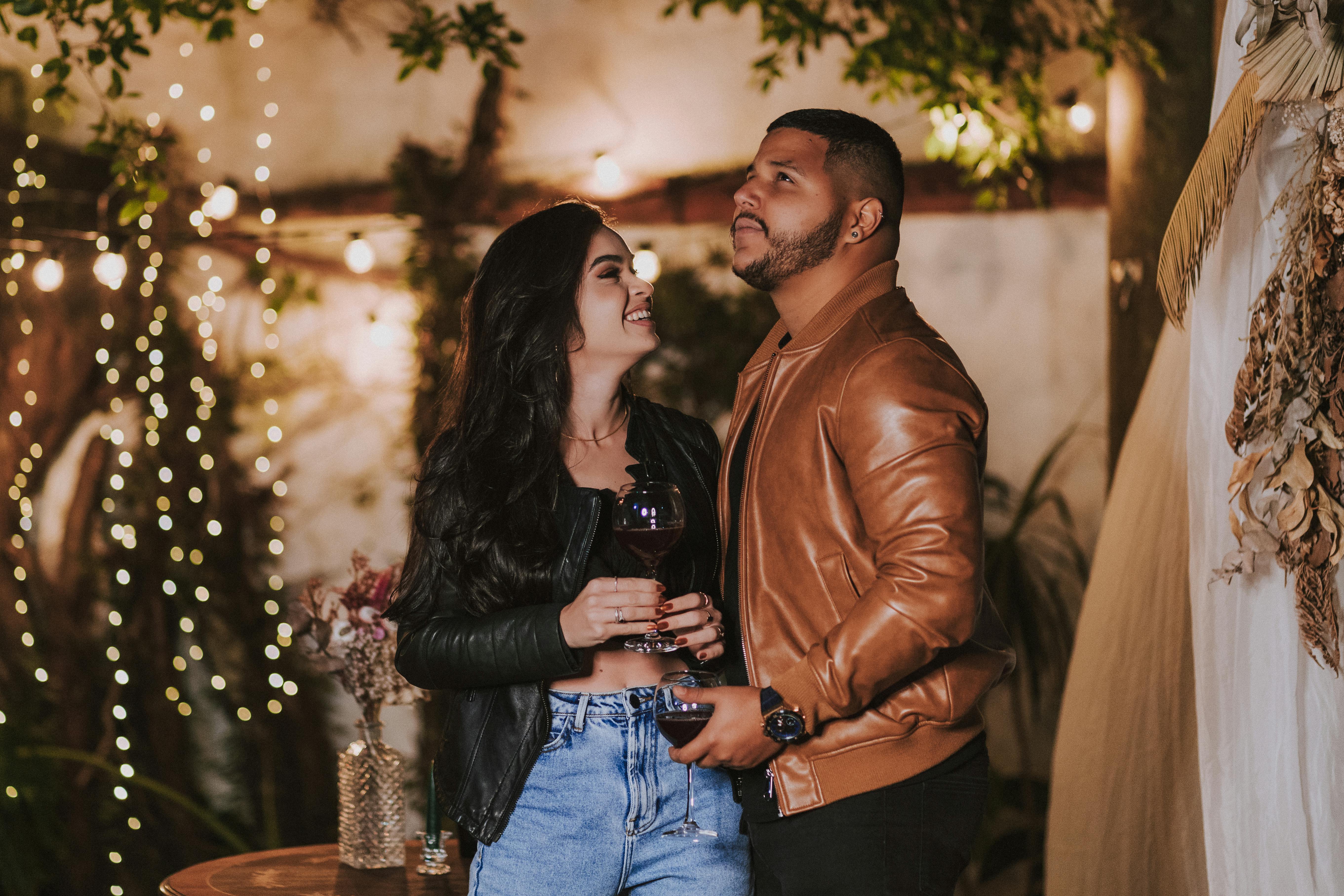 https://images.pexels.com/photos/16956644/pexels-photo-16956644/free-photo-of-couple-standing-close-with-glasses-of-red-wine-in-their-hands.jpeg