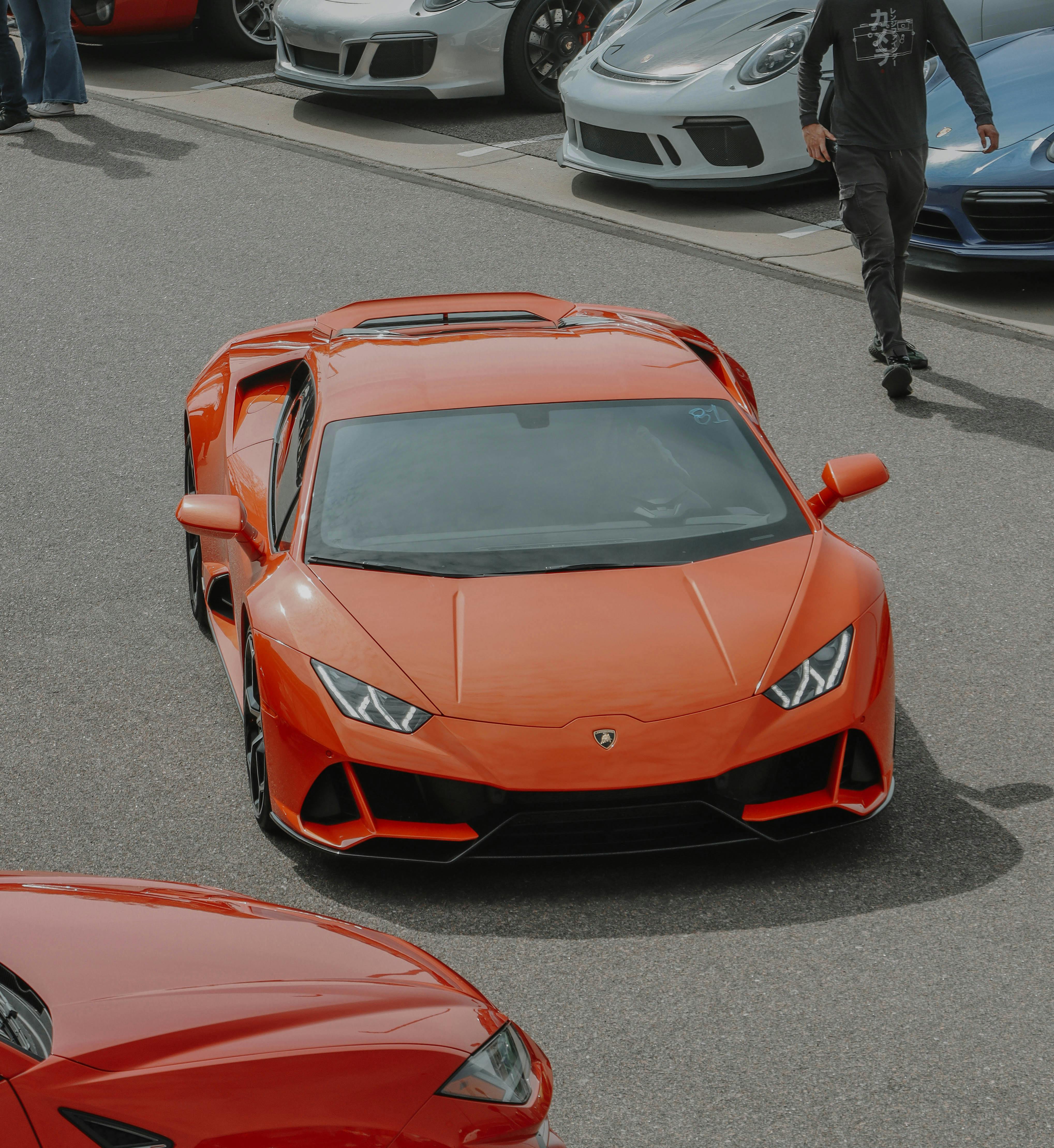 huracan vs lambo gallardo · Free Stock Photo
