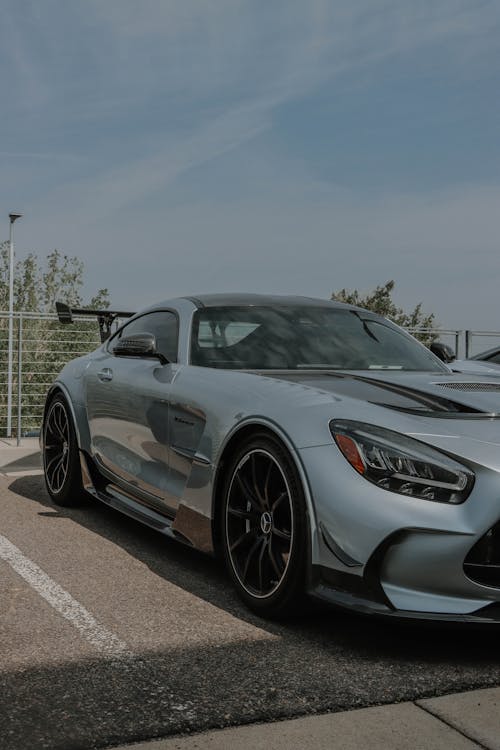 Darmowe zdjęcie z galerii z hypercar, Mercedes-Benz AMG GT, parking