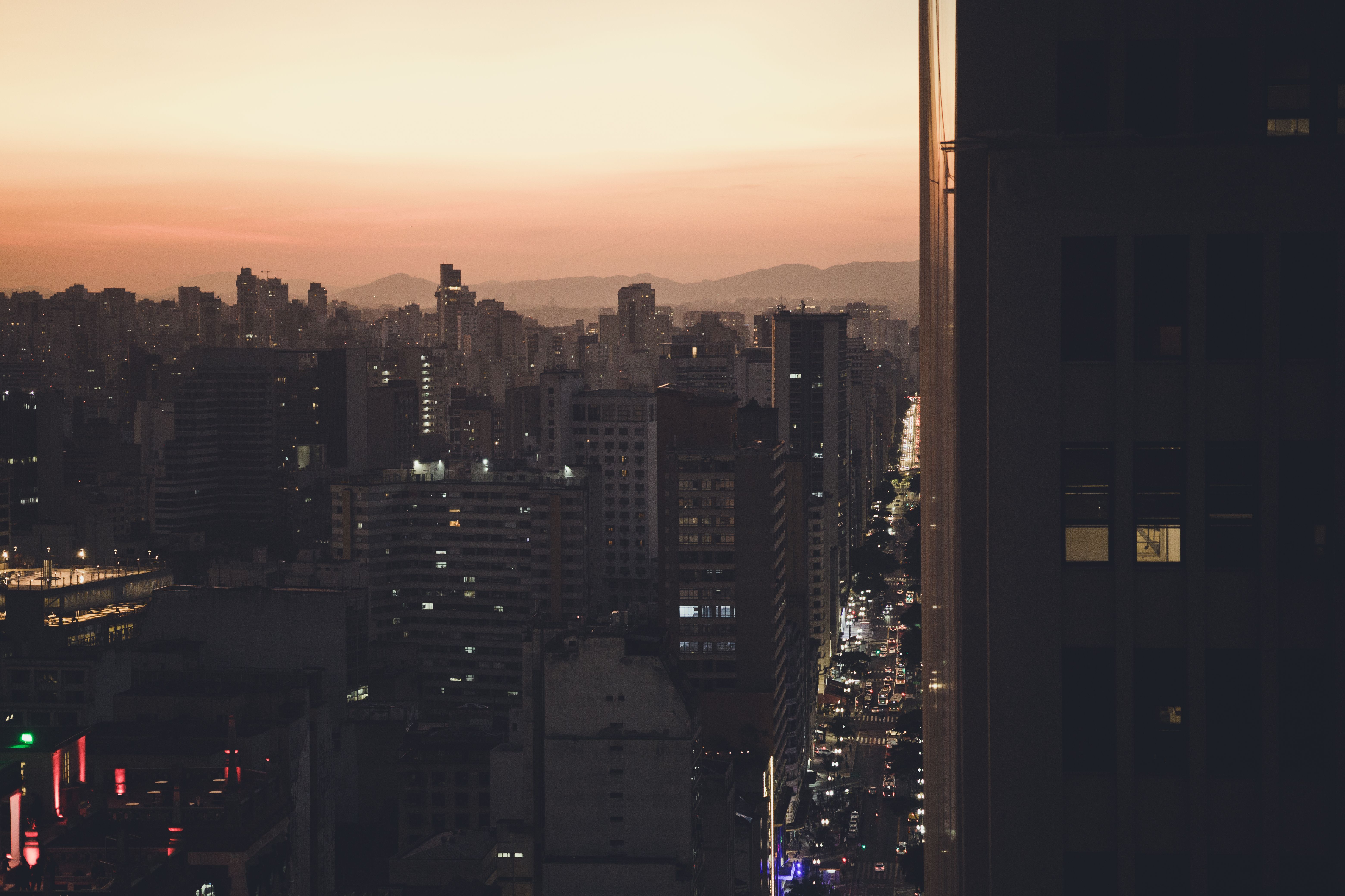 Milei confirma candidatura em 2027: O impacto da agenda liberal na estabilidade regional