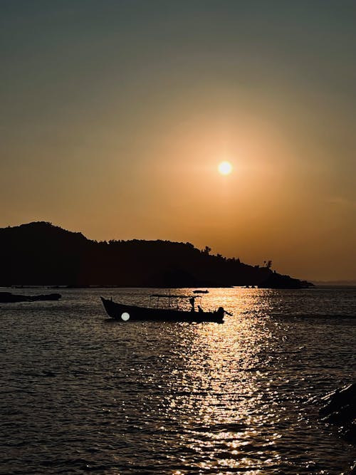 akşam Güneşi, Balık tutmak, balıkçı teknesi içeren Ücretsiz stok fotoğraf