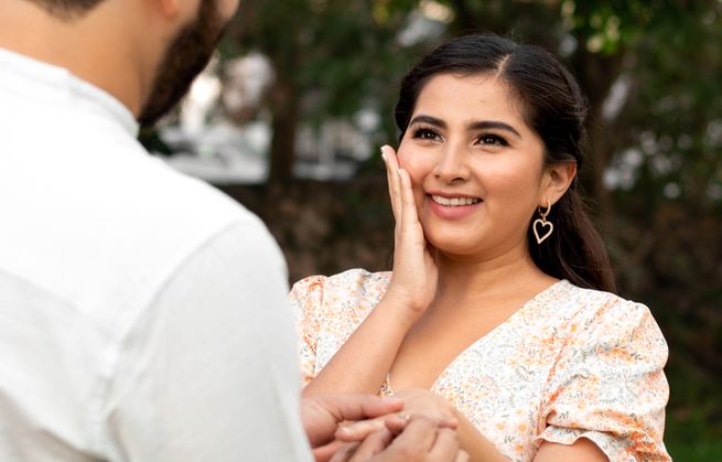 latina singles connecting on online dating platform