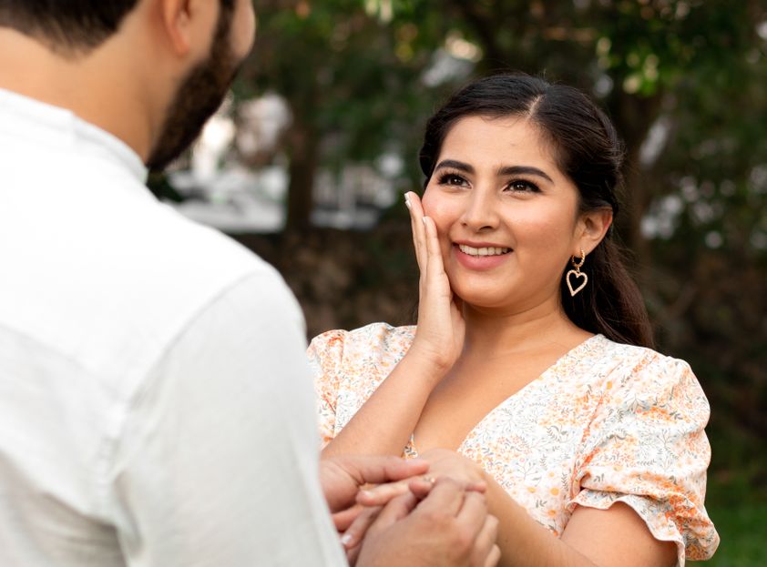 Online dating: starting a conversation on a niche platform