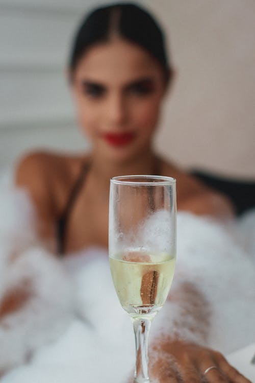 Immagine gratuita di bevanda, bicchiere, champagne