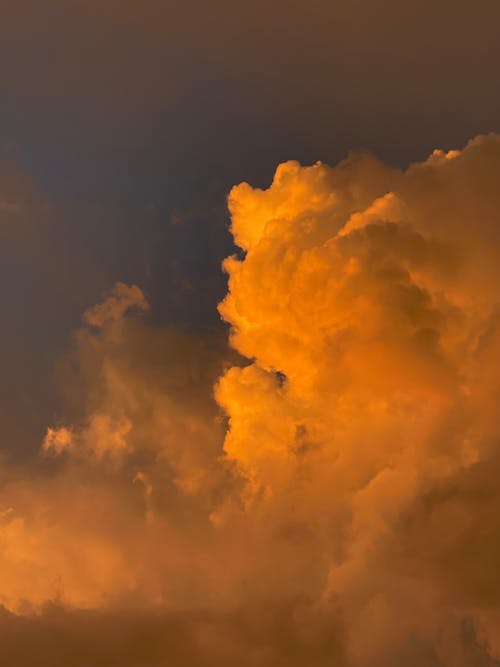 Impressive Sunlit Cloudscape