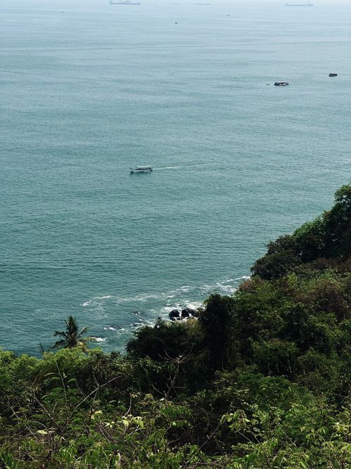 Free Beautiful view of the Goa coastline with lush greenery and the sea, perfect for nature and travel enthusiasts. Stock Photo