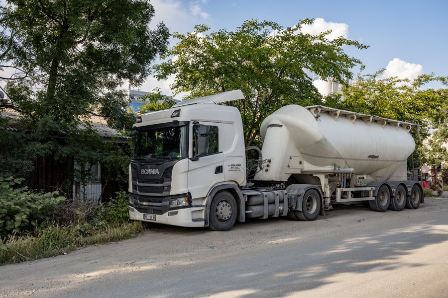 Vrachtwagens en trailers, regio Sint-Gillis-Waas