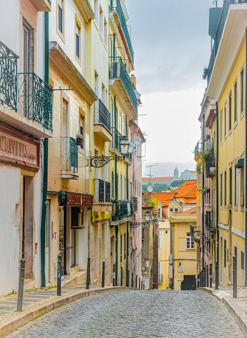 Foto d'estoc gratuïta de carrer, carrers de la ciutat, cases adossades