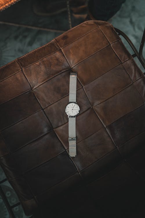 Free Round Silver-colored Watch on Table Stock Photo