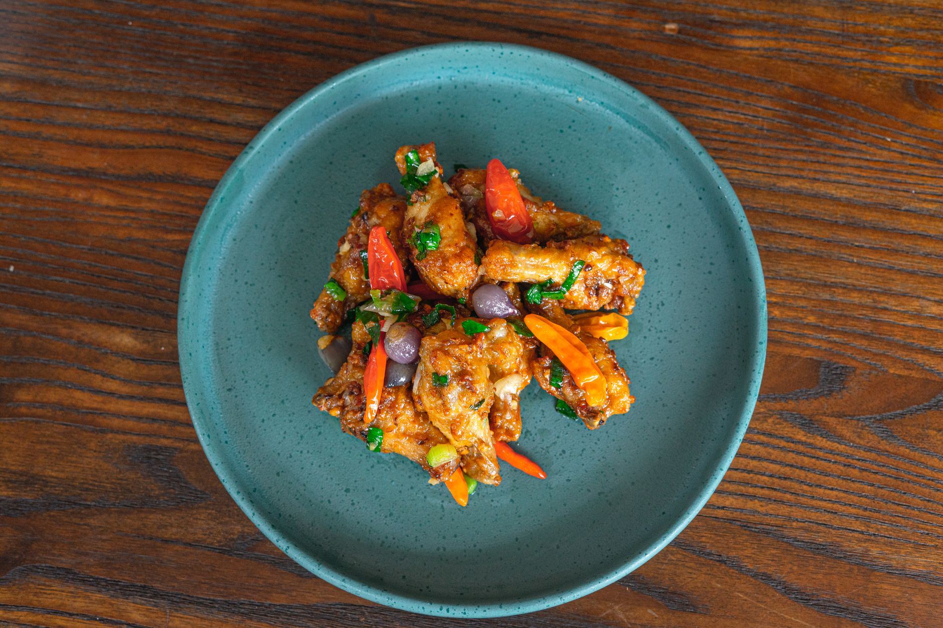 Freshly grilled spicy chicken skewers on a serving plate