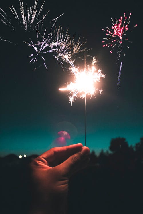 Fotografia Di Messa A Fuoco Selettiva Di Sparkler