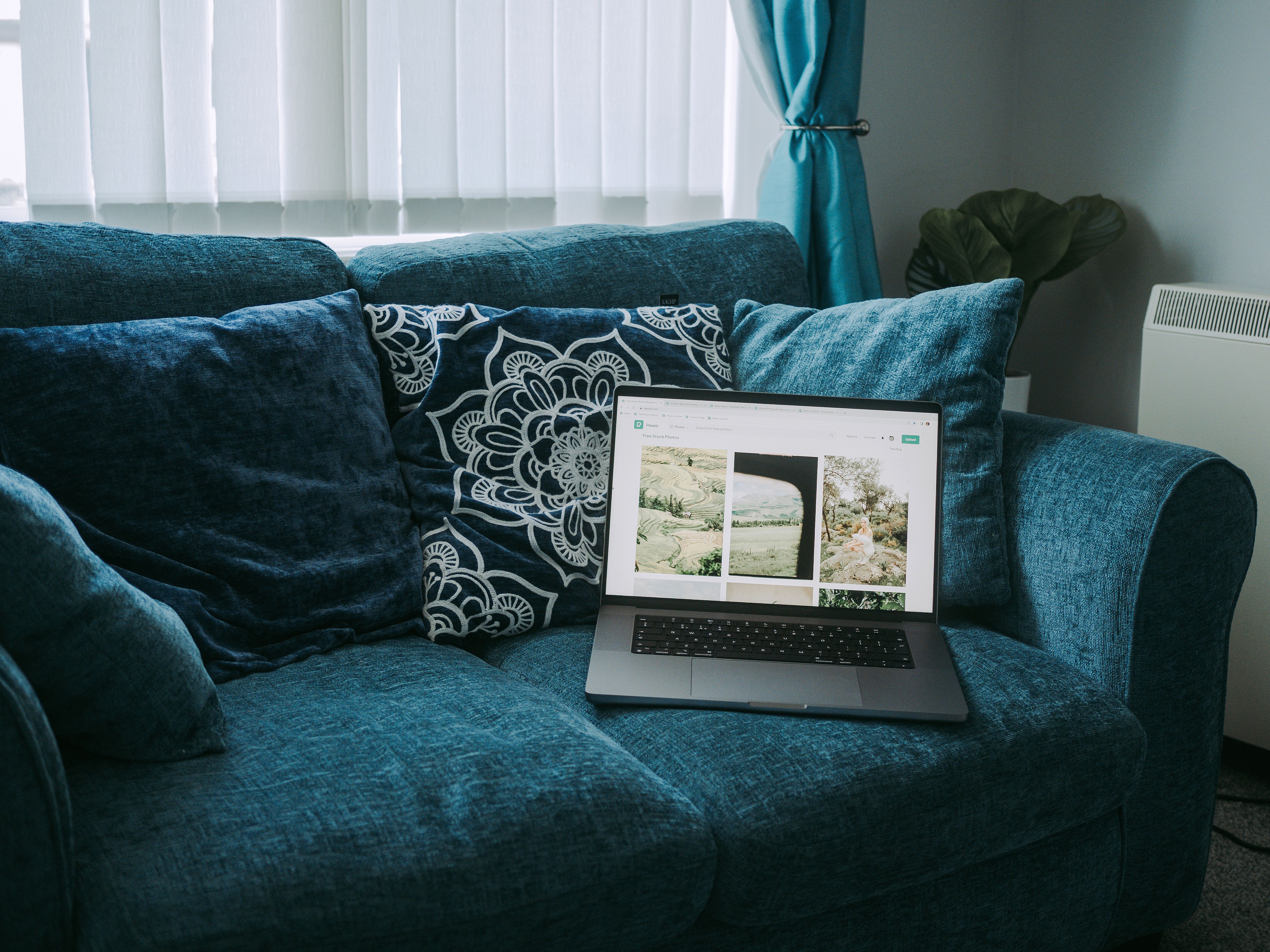 The Best Way to Travel While Working Remotely | Remote Work Meets Travel — Photo by Lisa from Pexels on Pexels