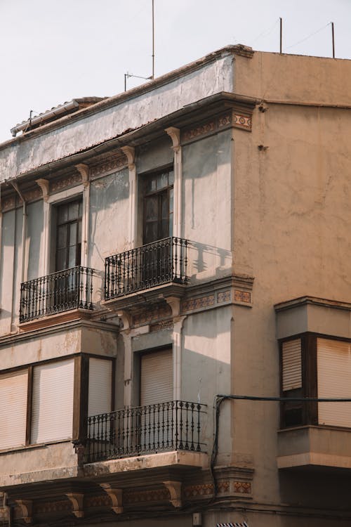 Fotobanka s bezplatnými fotkami na tému balkóny, dom, domy