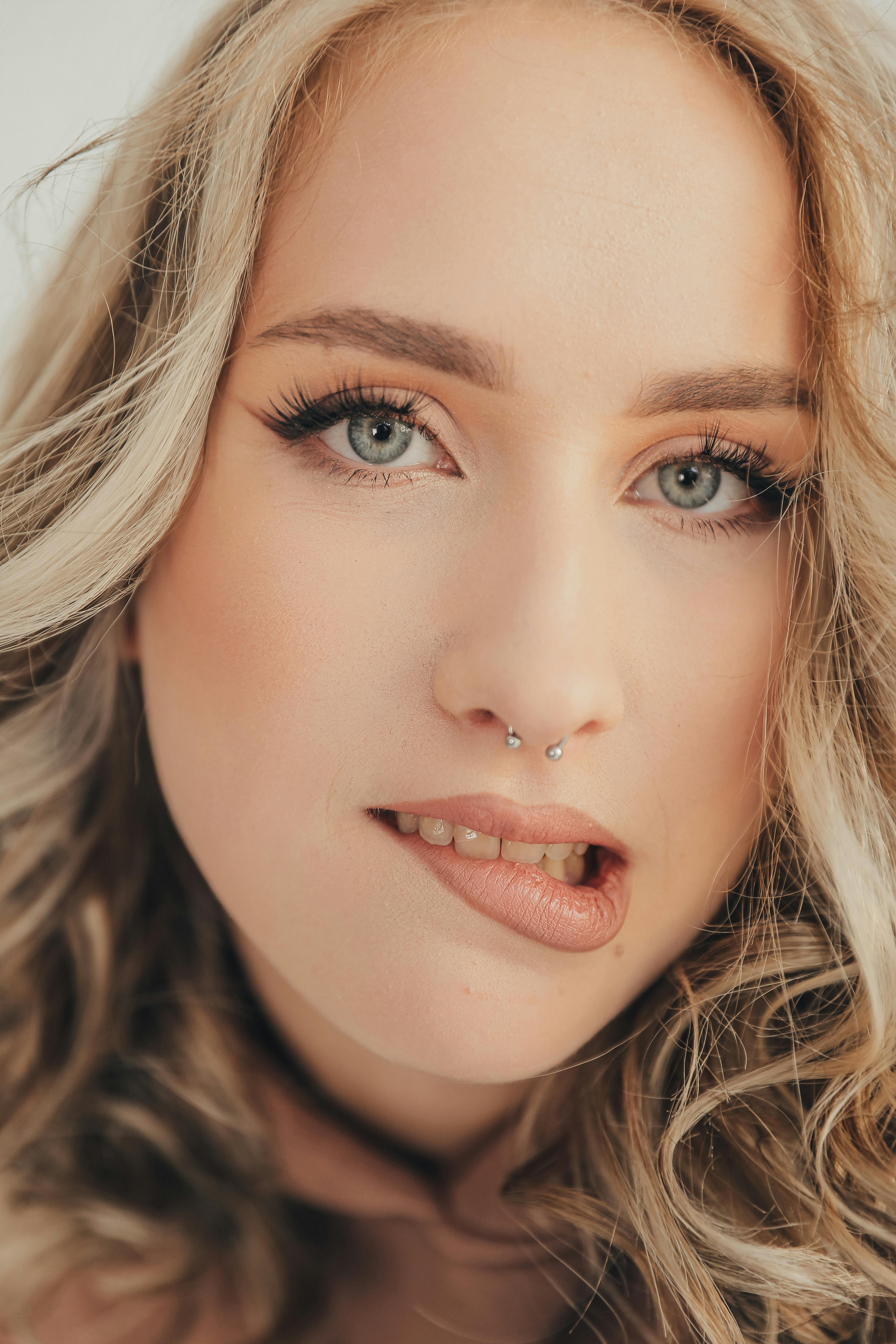 bezplatná Základová fotografie zdarma na téma beauty shot, běloch, blond Základová fotografie