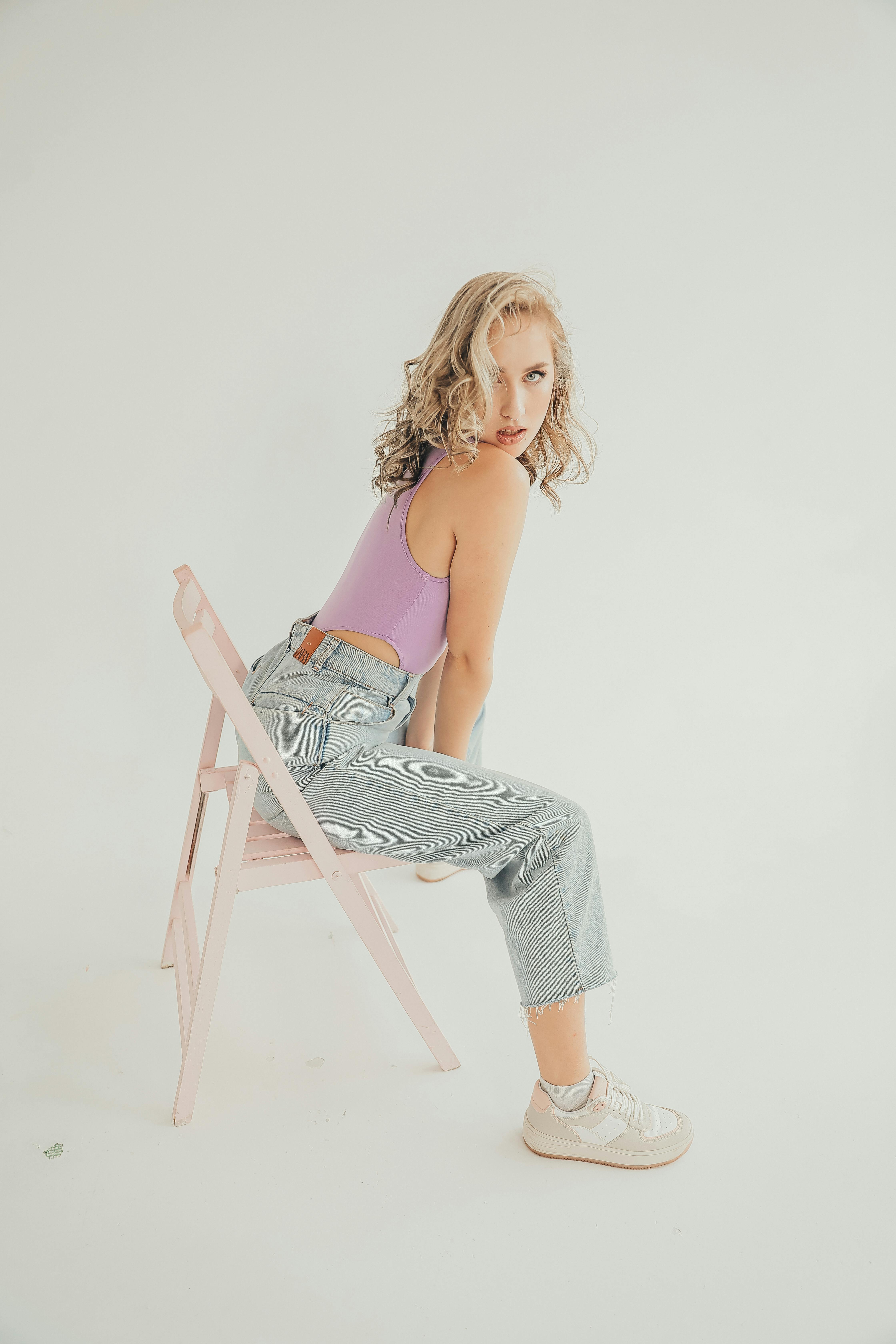 Gratis arkivbilde med # innendørs, blond, blondt hår Arkivbilde