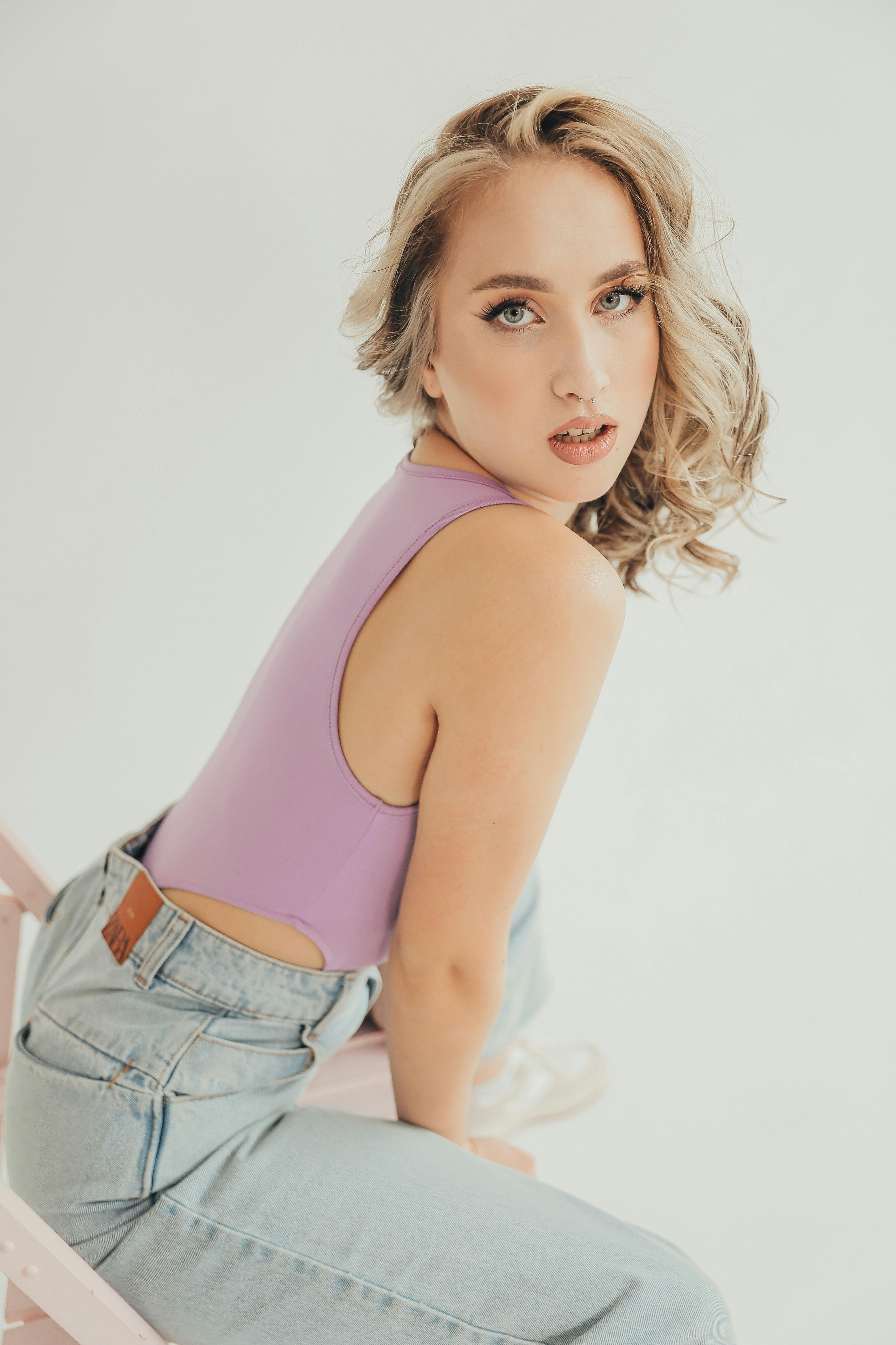 Gratis Fotos de stock gratuitas de #interior, belleza, Camiseta sin mangas Foto de stock