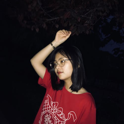 Foto d'estoc gratuïta de asiàtica, bonic, camisa vermella