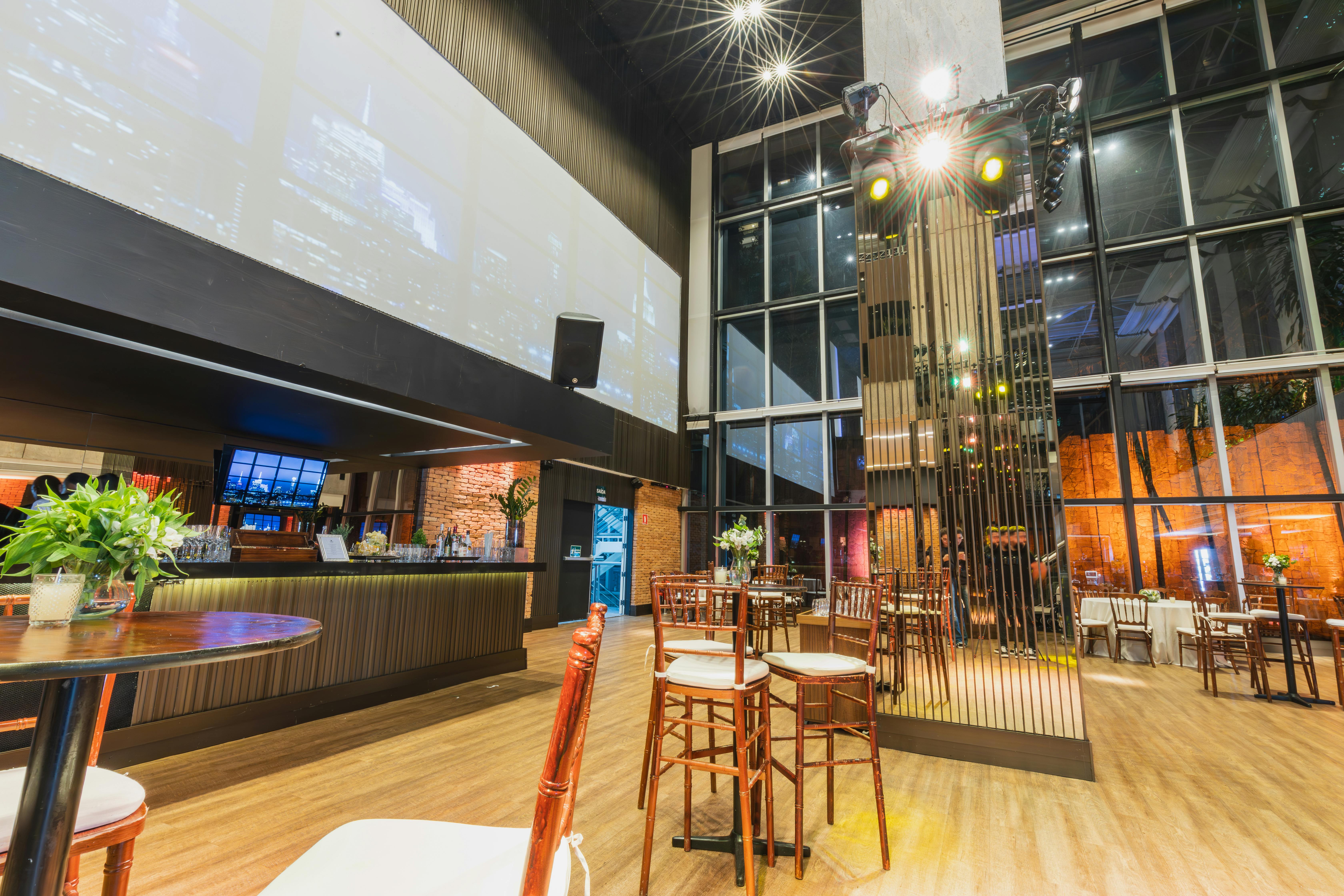 general sports bar — Photo by Matheus Bertelli on Pexels