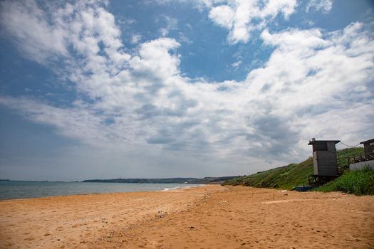 A peaceful sandy beach with a vast sky and sea in Istanbul, Türkiye.