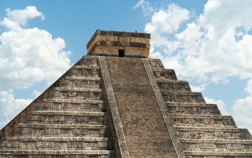 Free Explore the majestic Pyramid of Chichen Itza, a symbol of ancient Mayan civilization in Mexico. Stock Photo