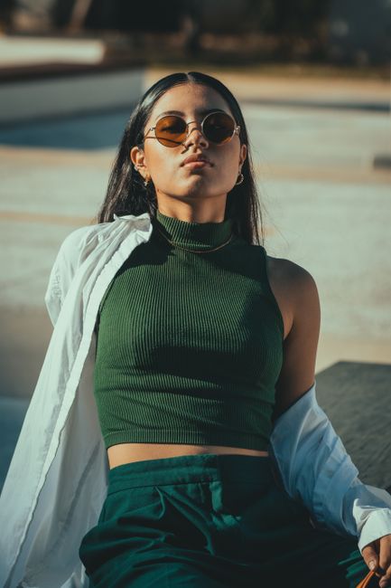 Green from head to toe, shirt just slung over my shoulders 😎
#ootd #styleinspo #green #croptop #sunglasses