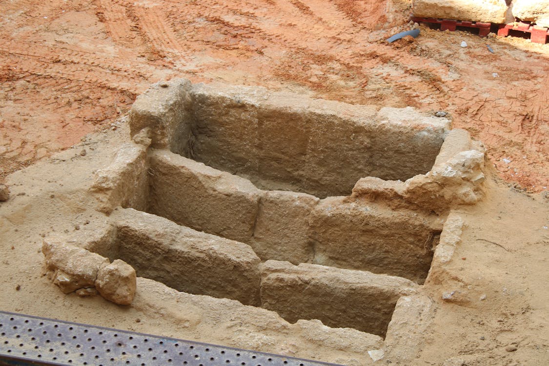 tumbas de origen fenicio y romano halladas en Bahía Blanca