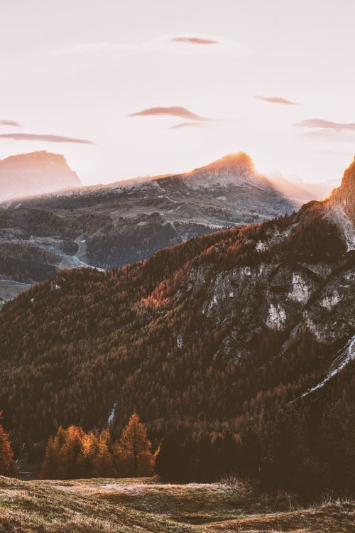 Free A breathtaking view of mountains at sunset with dramatic lighting and scenic beauty. Stock Photo
