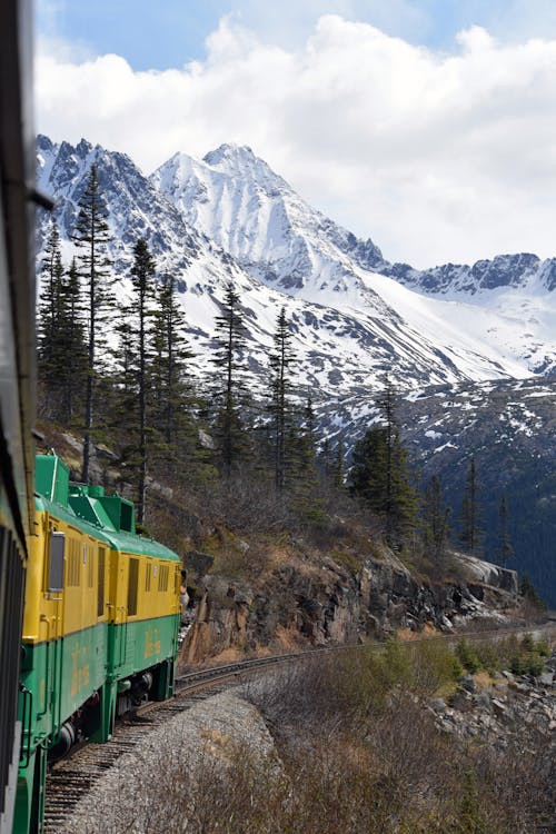 垂直拍摄, 山, 旅客列车 的 免费素材图片