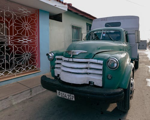 Безкоштовне стокове фото на тему «автомобіль, Будівля, вантажівка»