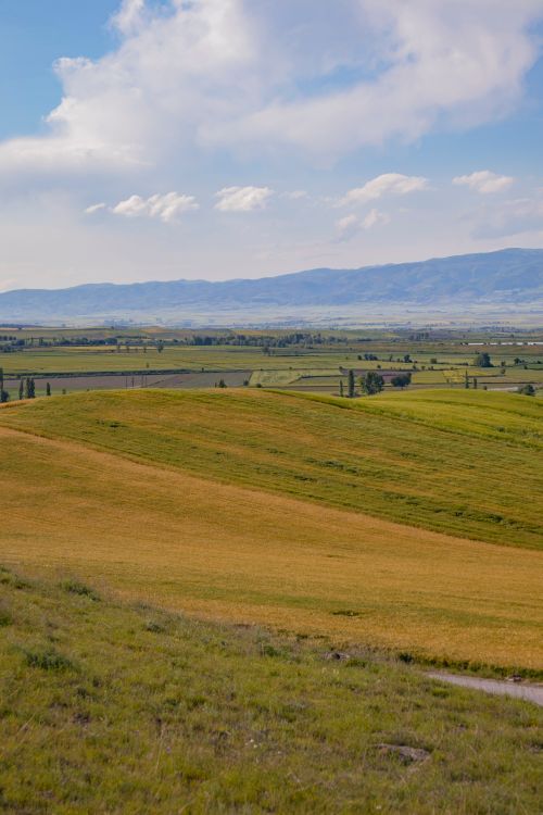 Rural Landscape and Hills in the Distance · Free Stock Photo