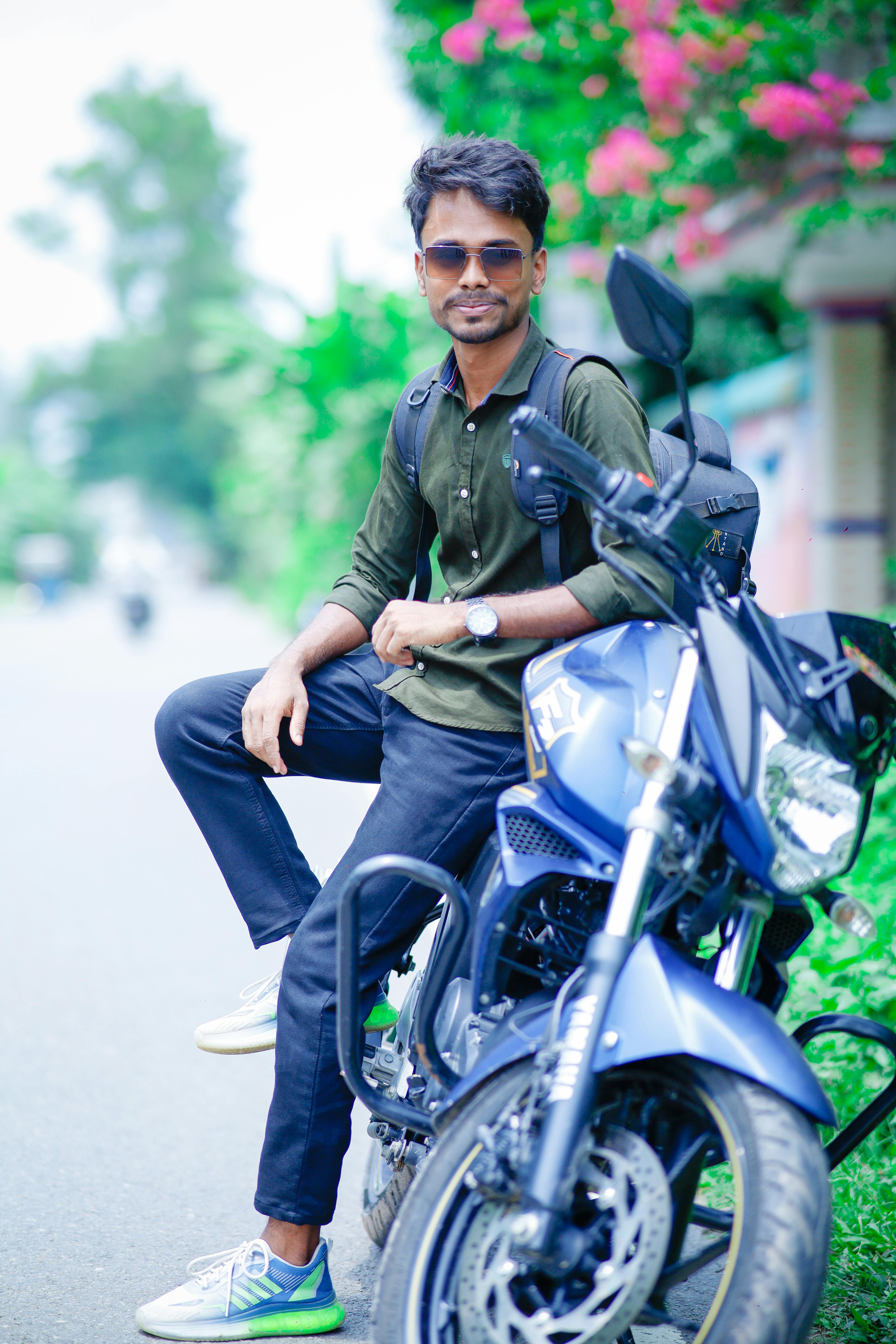 Royal Enfield Photoshoot pose For boy | Bullet Photoshoot pose | bike  Photoshoot Pose | bullet Pose - YouTube