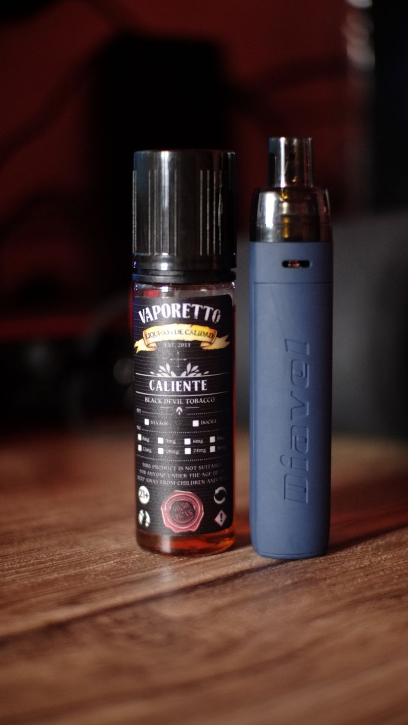 Vape device and e-liquid bottle