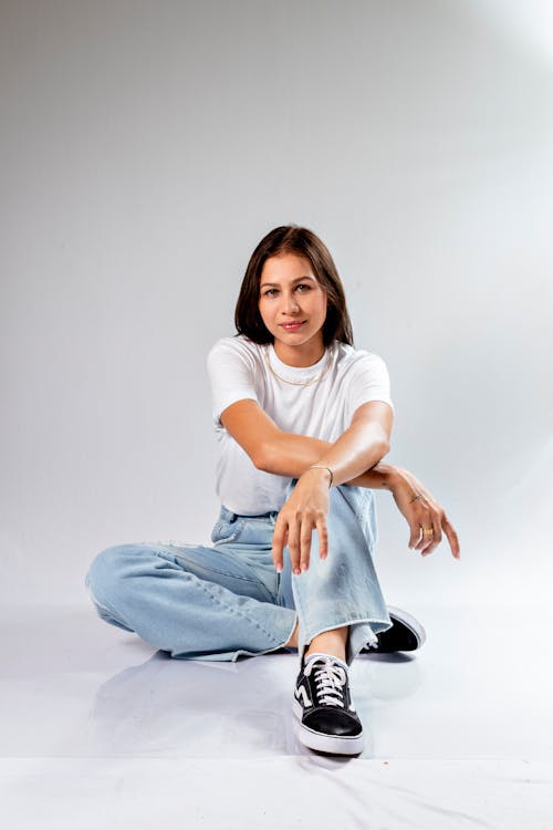 Free Young Woman in a Casual Outfit Posing in Studio  Stock Photo
