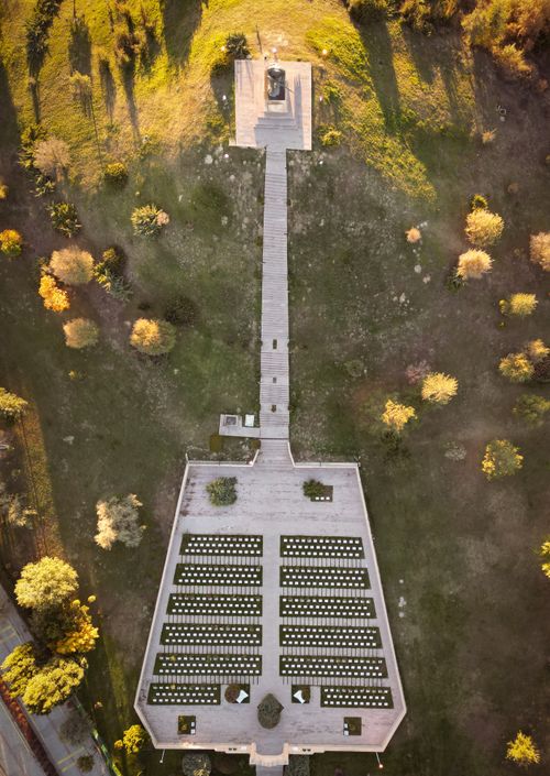 Free Dramatic aerial capture of Dumlupınar Martyrs Cemetery, Kütahya, Türkiye at sunset. Stock Photo