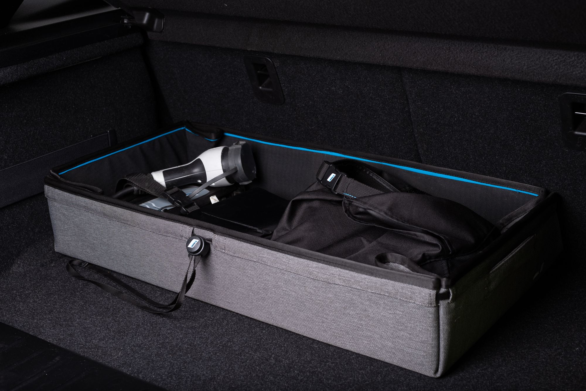 Organized vehicle trunk with travel bag and practical storage