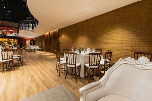 Free Elegant indoor dining setup with round tables and luxury decor for a wedding reception. Stock Photo